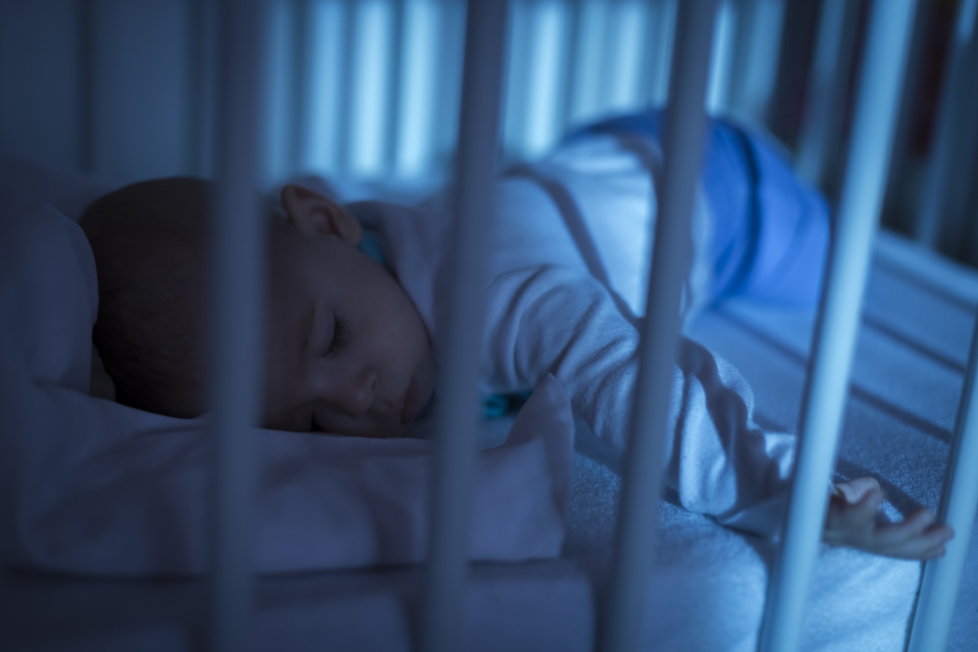 Baby sleeping in outlet corner of crib