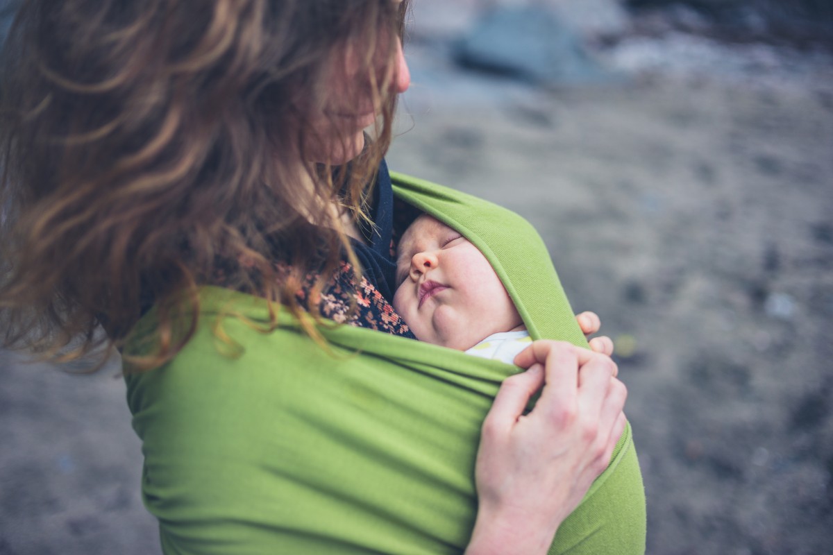 how to use a blanket as a baby sling