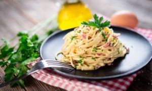 EASY-CHICKEN-CARBONARA