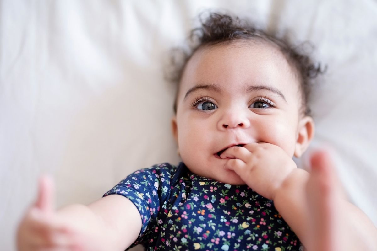 newborn-baby-throwing-up-after-drinking-formula