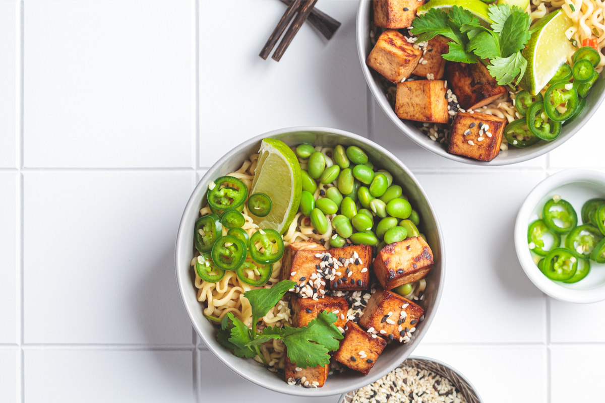 Ramen noodle bowls with veggies and tofu