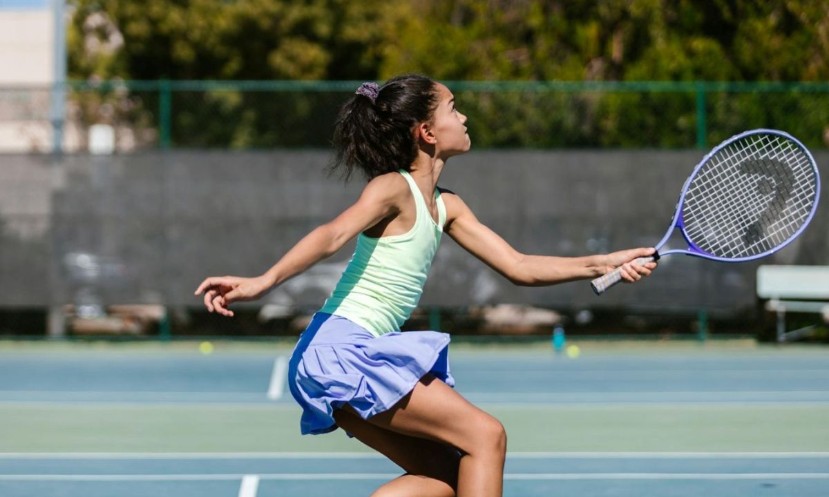 how to keep kids hydrated girls playing tennis